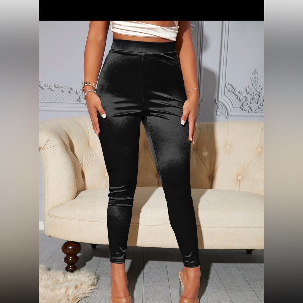 Brand new black cropped pull on pants